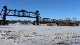 Photos: Illinois River freezes over in parts of the Illinois Valley