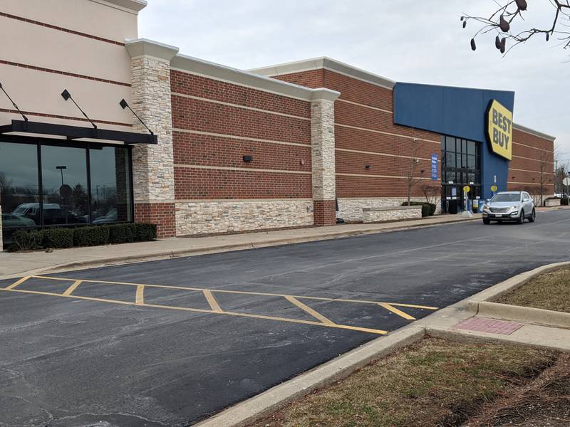 A Barnes & Noble bookstore is set to open next summer in the space formerly occupied by DSW Designer Shoe Warehouse on Route 34 in Oswego next to a Best Buy store.