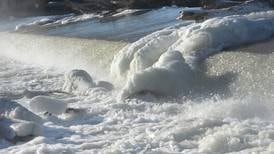 Photos: Brrrr..Winter Returns