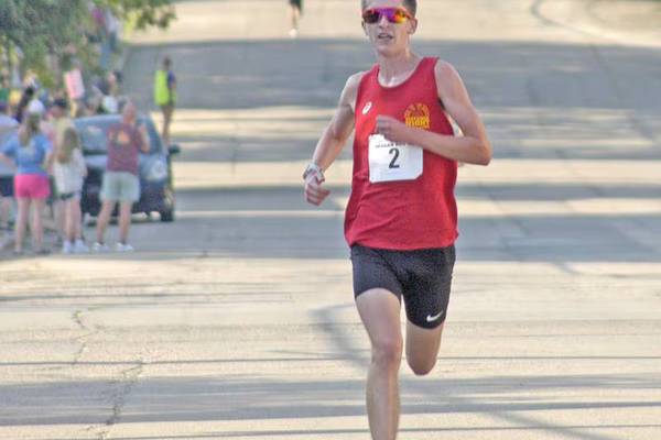 Dixon’s Aaron Conderman and Dean Geiger finish 1-2 at the 25th annual Reagan Run