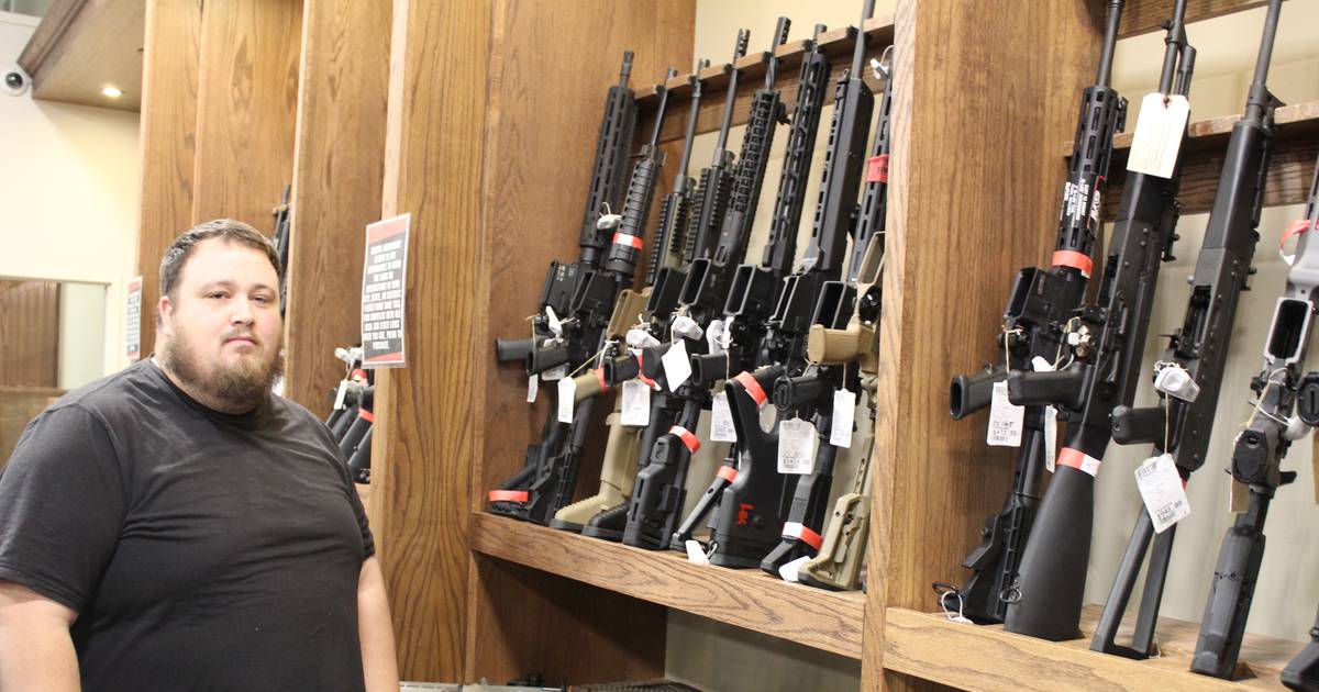 McHenry County gun dealers say assault weapon ban registration rule is