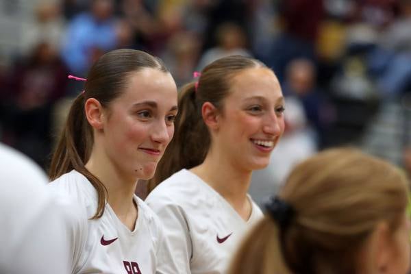 Smith sisters shine in senior season, help lead Prairie Ridge volleyball back to state