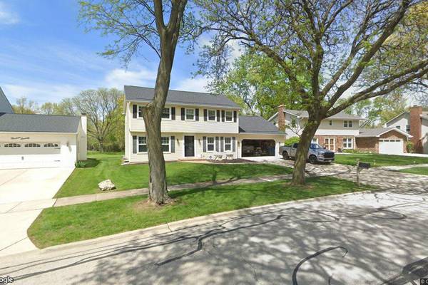 Sale closed in Downers Grove: $895,000 for a single-family home