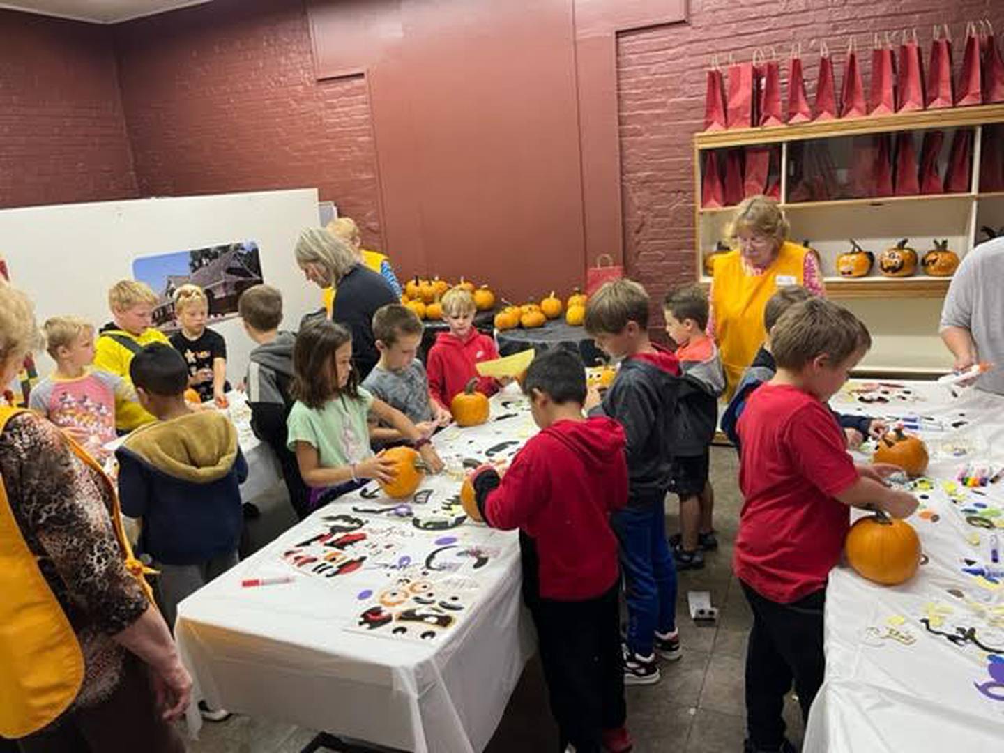 Marseilles Elementary School second-graders visited the Seattle Sutton Marseilles Museum on Oct. 6. Students had the opportunity to decorate pumpkins during their field trip.