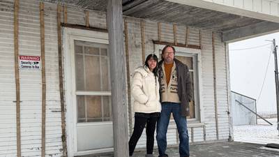 Blinking lights at Plainfield house is now a fundraiser for Will County Habitat for Humanity