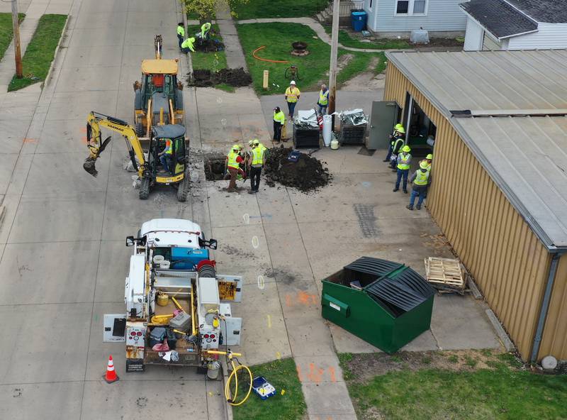Ameren crews work the scene of gas leak in the 100 block of Dale Ave on Wednesday, April 19, 2023 in Oglesby. Residence and businesses in the immediate area were evacuated. The leak occurred shortly before 11a.m.
