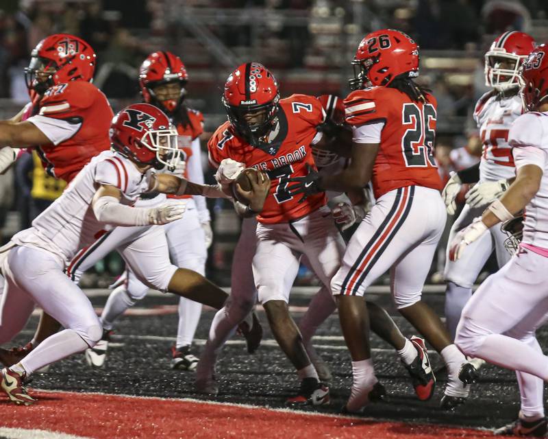 Bolingbrook's Tyson Ward (7) runs in a touchdown during football game between Yorkville at Bolingbrook Friday, Oct 24, 2025 in Bolingbrook.