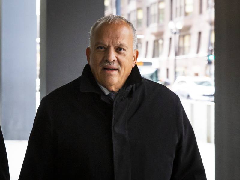 Former state Rep. Luis Arroyo walks into the Dirksen Federal Courthouse for arraignment, Tuesday, Feb. 4, 2020. (Ashlee Rezin Garcia/Chicago Sun-Times via AP)