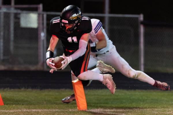 Sandwich goes for it late, runs out wild win over Plano in 114th ‘War on Rt. 34′ 