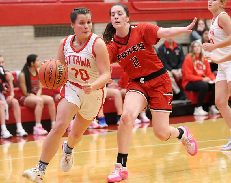 Ottawa's Kendall Lowery looks to pass as Yorkville's Brooke Spychalski defends on Monday, Dec. 4, 2023 at Kingman Gym.