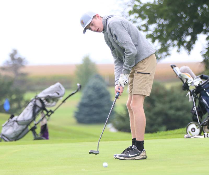 Mendota's Owen Aughenbaugh puts during the Three Rivers Athletic Conference boys varsity tournament on Tuesday, Sept. 19, 2023 at Mendota Golf Club.