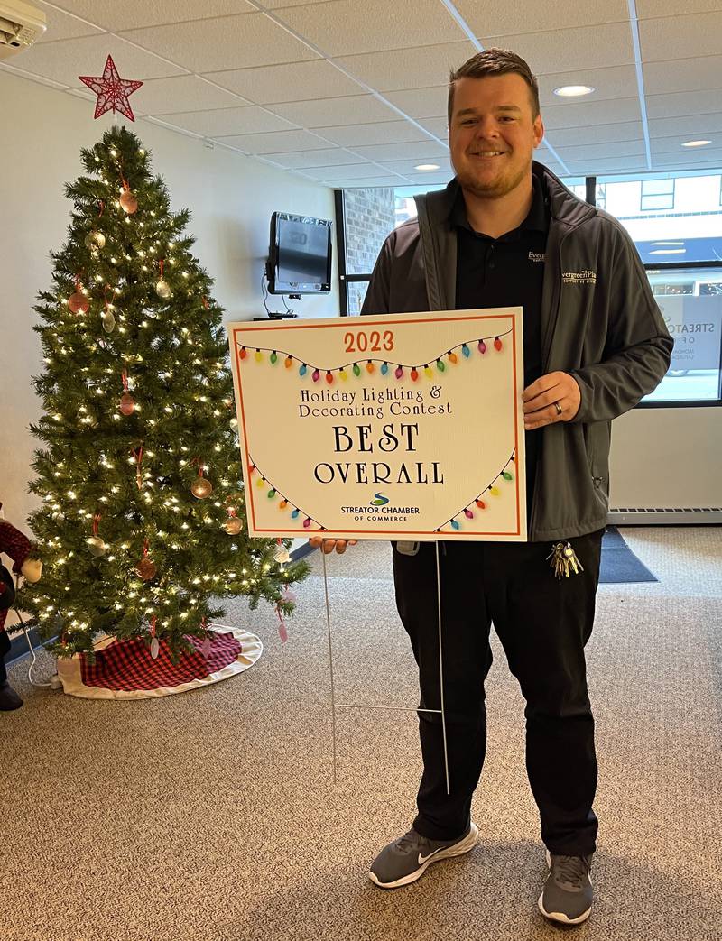 Daniel Danko and Tana won the 2023 Holiday Lighting and Decorating Contest sponsored by the Streator Chamber.