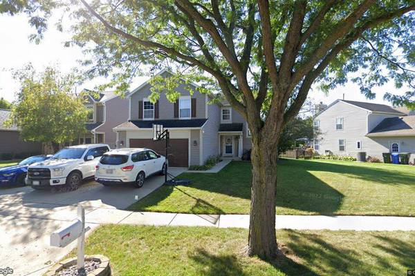 South Elgin: Single-family home goes for $450,000