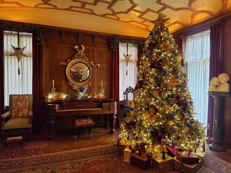 Limited Time Left See the Ellwood House Mansion In All Its Holiday