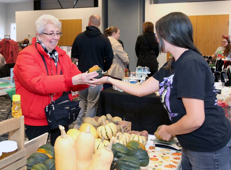 Photos Sugar Grove hosts annual Wintermarket Shaw Local