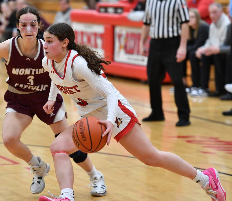 Benet's Aria Mazza drives the baseline past Montini's Nicolette Kerstein during a game on Feb. 5, 2024 at Benet Academy in Lisle.