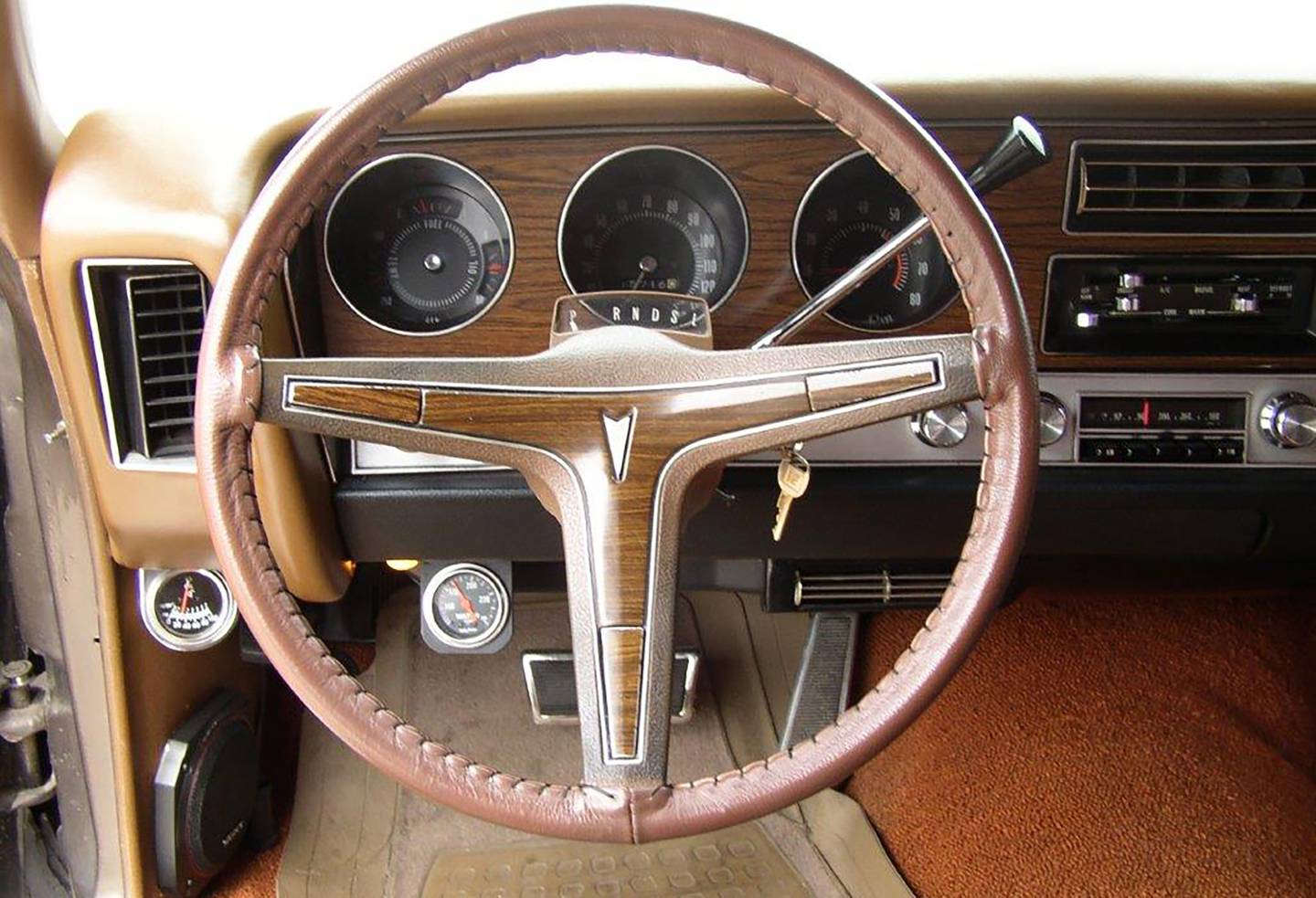 Photos by Steve Rubens - 1972 Pontiac LeMans Dashboard