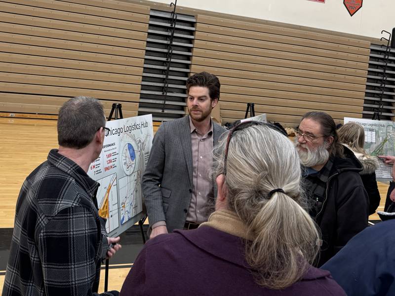 Darren Reynolds from Canadian National explains the ins and outs of the project to the Open House attendees.
