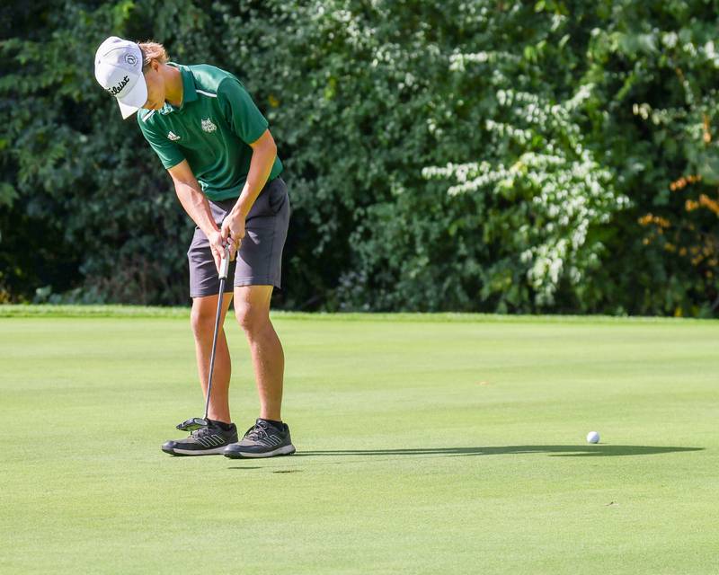 Anthony Battaglia of Plainfield Central makes a putt during the Plainfield Central regional on Wednesday Oct. 1, 2025, held at Wedgewood Golf Course in Plainfield.