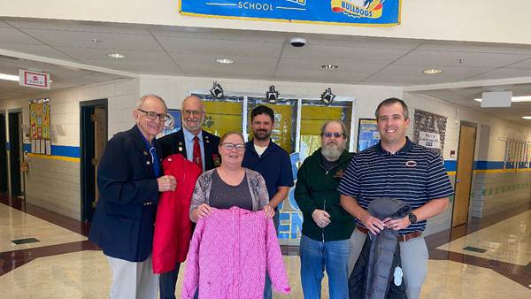 Oglesby Elks donates $1,000 to Oglesby School District 125