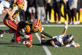 Andrew Culotta’s two turnovers help Batavia hold off surging Glenbard North in Class 7A quarterfinal