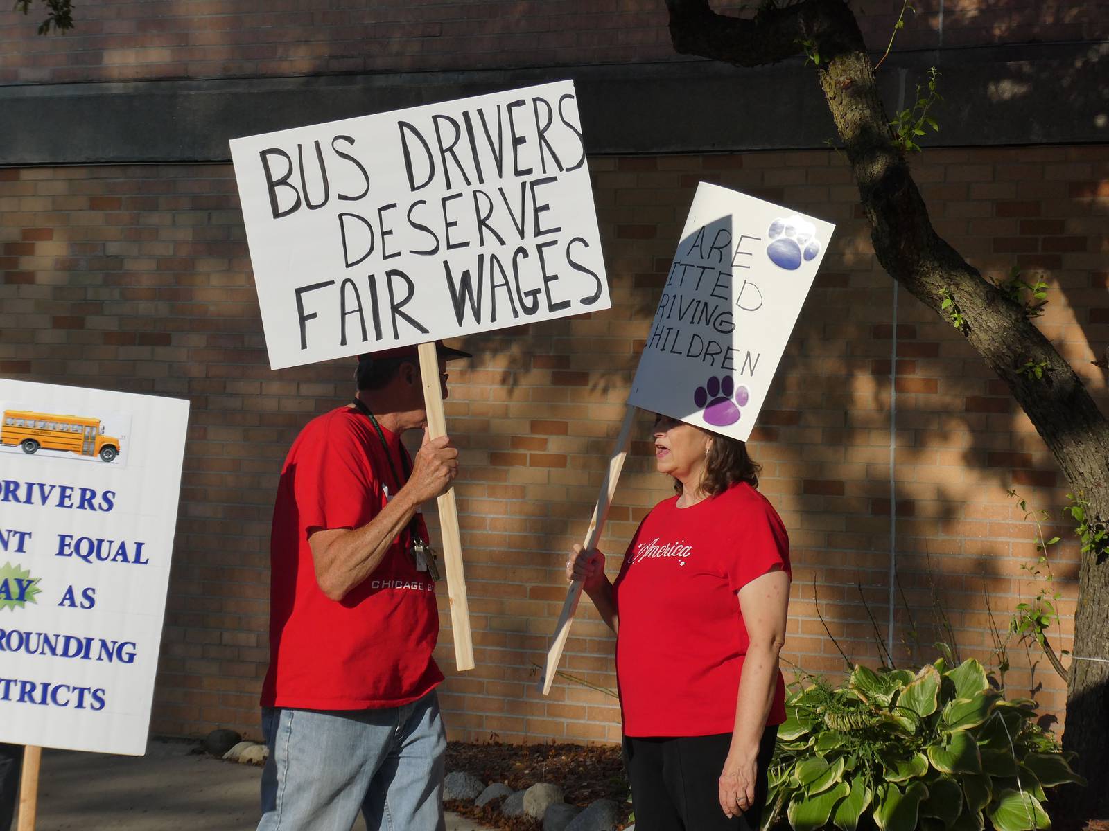 Prairie Grove District 46 paraprofessionals bus drivers protest as