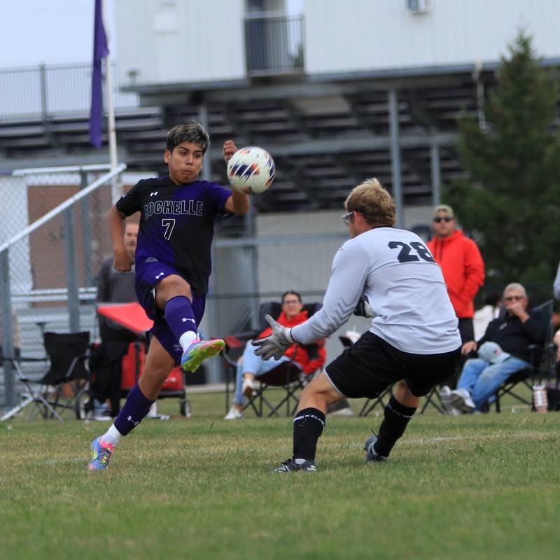 Rochelle's Saul Avila (7) kicks the ball ahead during a game with Ottawa.