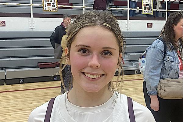 Cami Pfeifer, Lily Hansen lead Morris girls past Manteno