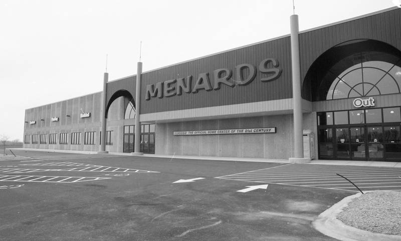 Finishing construction on the Menards building on Mercantile Drive in Sycamore, April 2000. The store opened in November 2000.