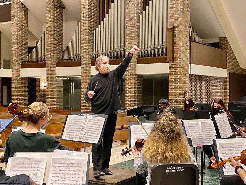 Peter Lipari of Plainfield is the new music director at  Metropolitan Youth Symphony Orchestra. He is also the orchestra director for Joliet Township High School District 204.