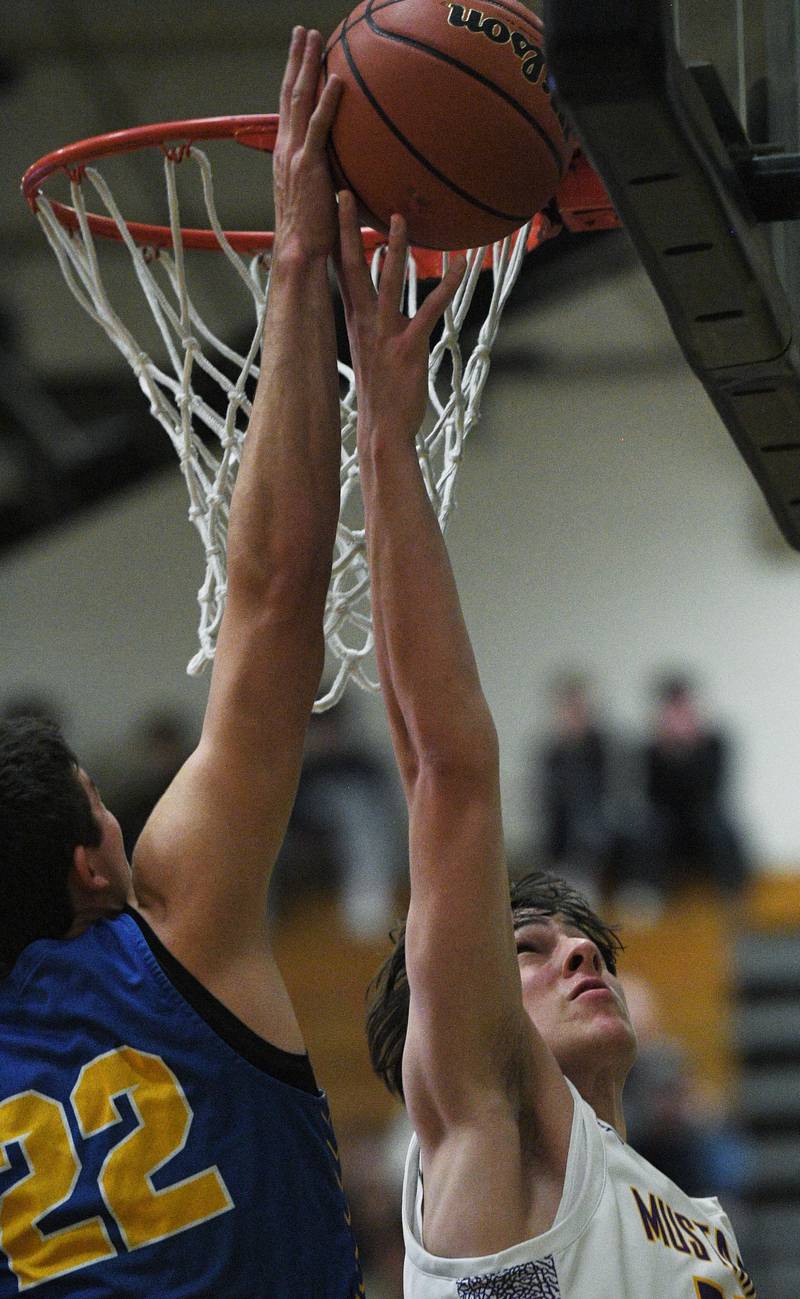 John Starks/jstarks@dailyherald.com
Lyon’s Carter Reid blocks the shot of Rolling Meadows’ Tsvet Sotirov in the Jack Tosh boys basketball tournament at York High School in Elmhurst on Friday, December 30, 2022.