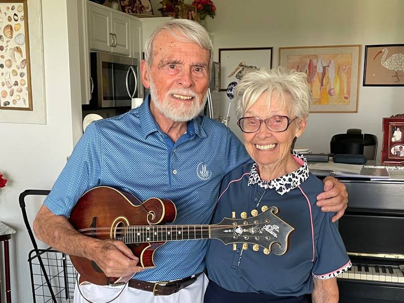 Bruce and Janet Petsche moved to Greenfields of Geneva this summer. Bruce shares his talent for Dixieland piano playing with other residents.