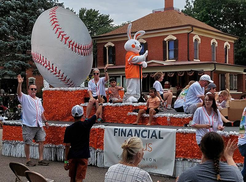 Photos Mendota Sweet Corn Festival hands out sweet corn, hosts parade Shaw Local