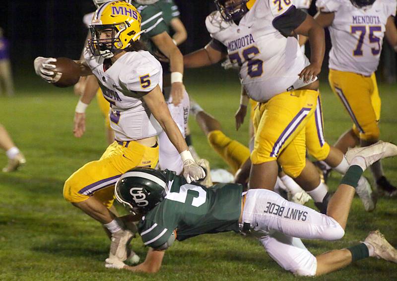 Mendota's Tony Childs runs past St. Bede's Callan Hueneburg on Thursday, Oct. 21, 2021. Childs, a returning running back and linebacker, ran for 467 yards and six touchdowns in 2021.