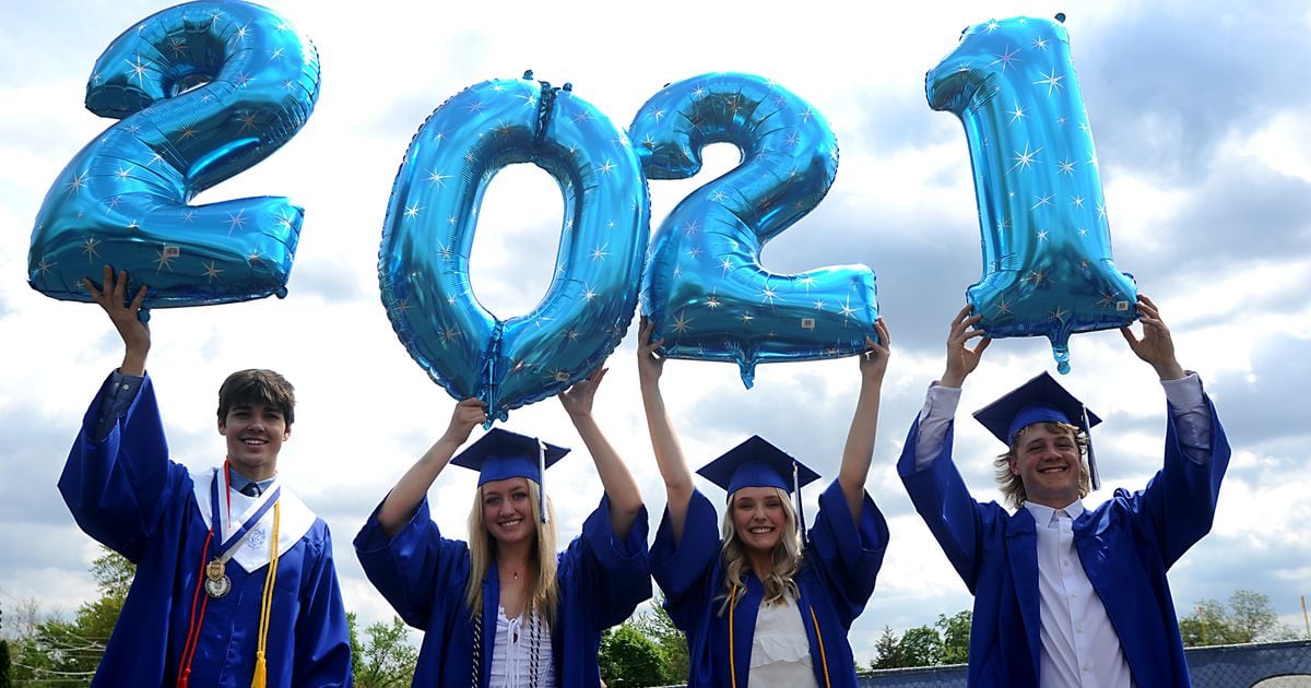 Photos Woodstock graduation 2021 Shaw Local