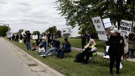 Thousands line Ogden Avenue to protest Trump administration 