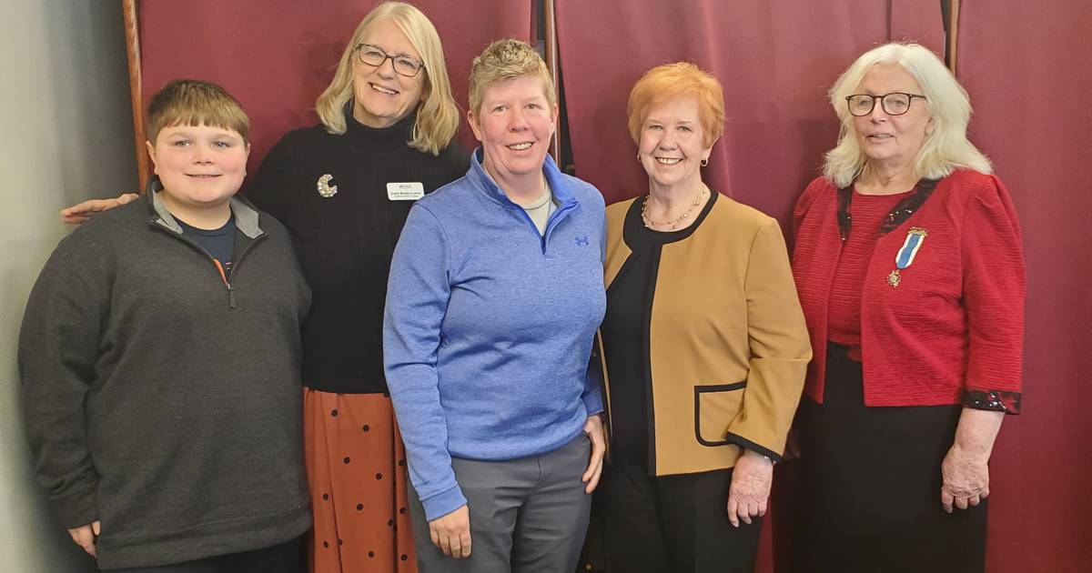 Vietnam veterans Dorothy Bendix and William Terrill honored with NSDAR Distinguished Citizen Medal