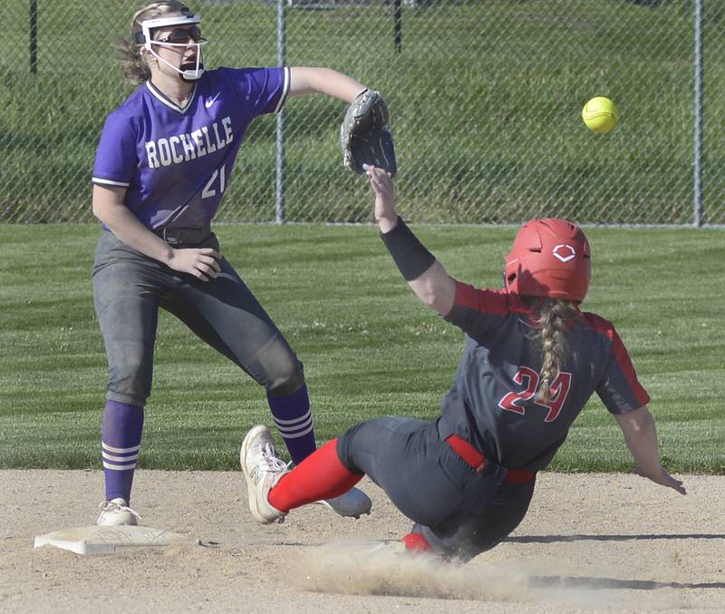 Ottawa’s Bobbi Snook ties to beat the tag by Rochelle’s Madigan  Williams at 2nd base Wednesday at Ottawa.