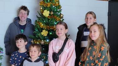Leaf River Soaring Eagles participate in Festival of Trees