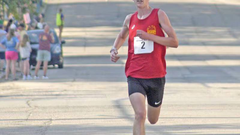 Dixon’s Aaron Conderman and Dean Geiger finish 1-2 at the 25th annual Reagan Run