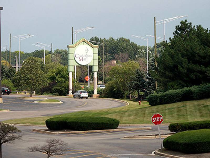 Should east St. Charles pause new car washes, gas stations, drive-thrus? Moratorium fails to gain steam