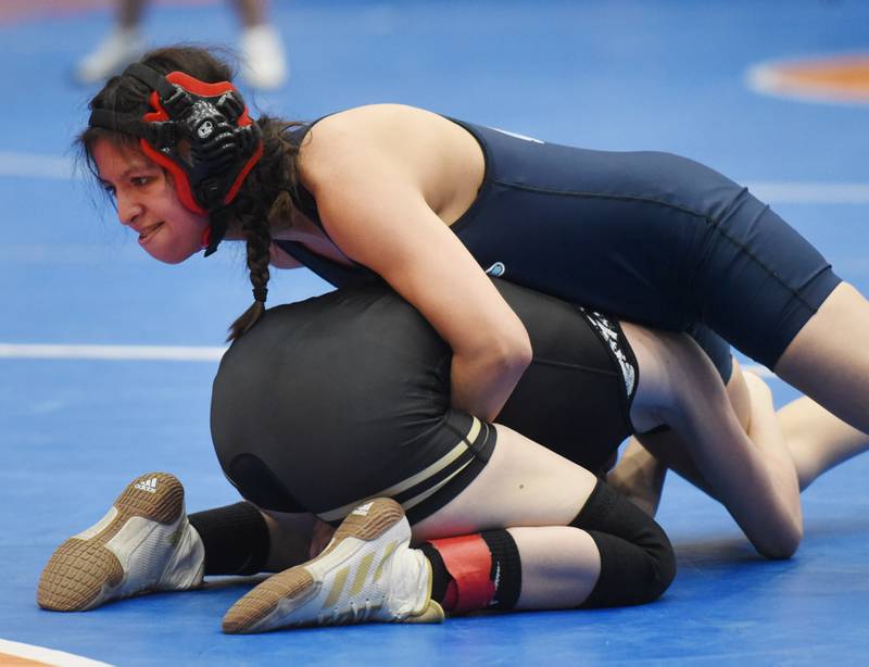 Joe Lewnard/jlewnard@dailyherald.com
Downers Grove South’s Ariana Reyna, top, wrestles Oak Forest’s Brooke Hale in a 115-pound match during the Hoffman Estates girls wrestling invite Saturday.