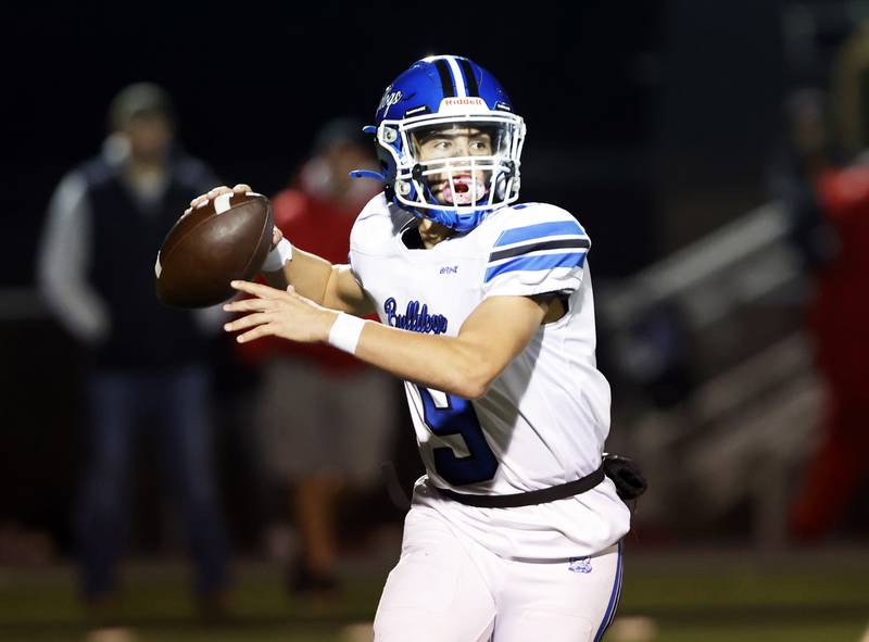 Riverside Brookfield's Braeden Novak (9) starts a pass during the varsity football game between Riverside Brookfield and Glenbard East on Friday, Oct. 24, 2025 in Lombard, IL.