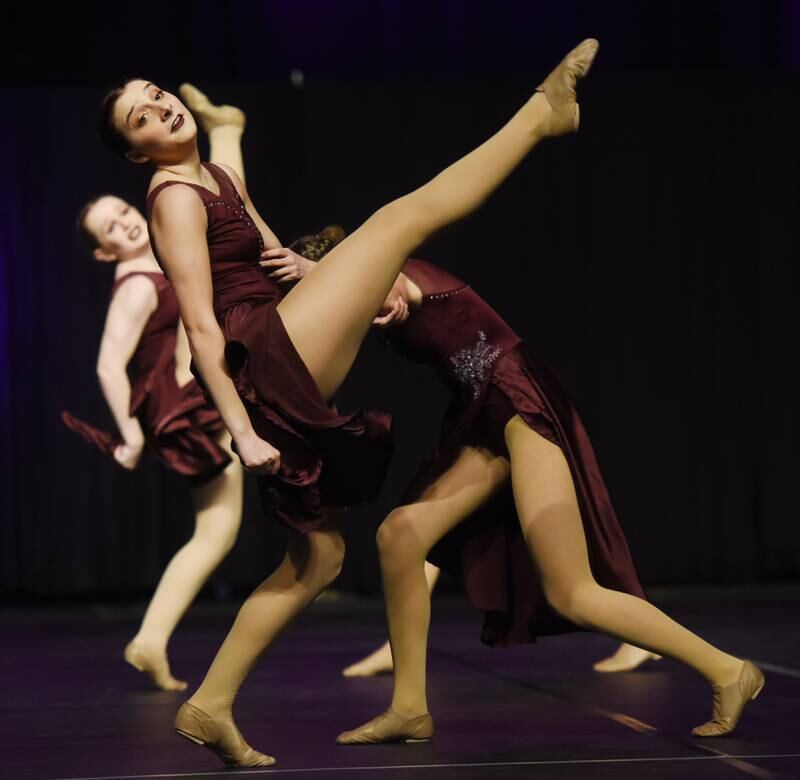 Joe Lewnard/jlewnard@dailyherald.com
Glenbard South performs during the Class 1A Competitive Dance finals at Grossinger Motors Arena in Bloomington Saturday.