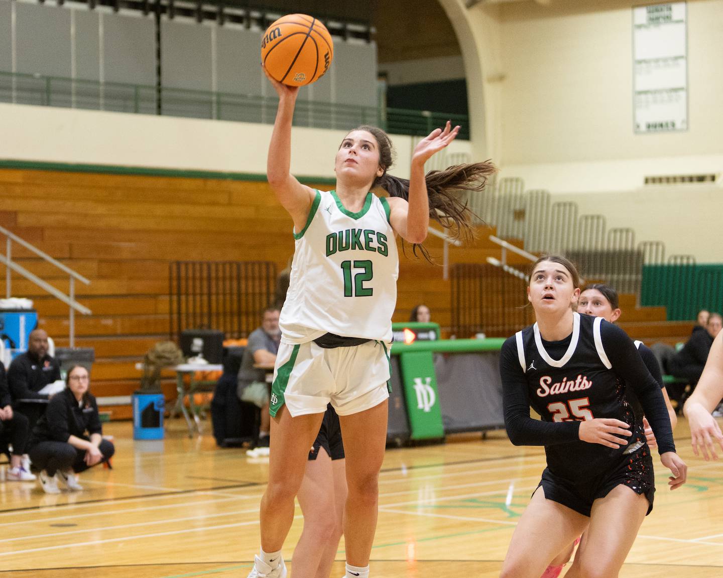 York's Ellie Kehoe shoots a shoot against St. Charles East at the York Girl's Thanksgiving Tournament on Tuesday, Nov. 18,2025 in Elmhurst.