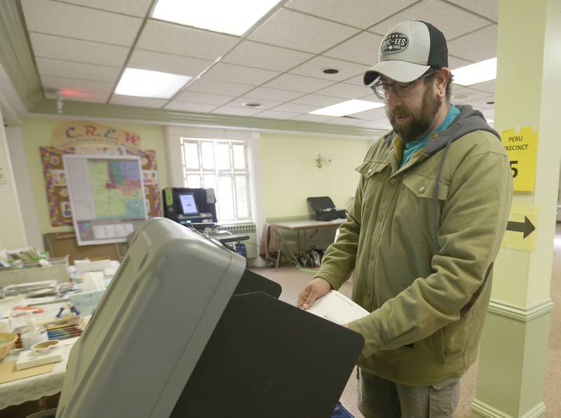 Paul Kilanowski casts his ballot on Tuesday, April 1, 2025 at Zion United Church of Christ in Peru.