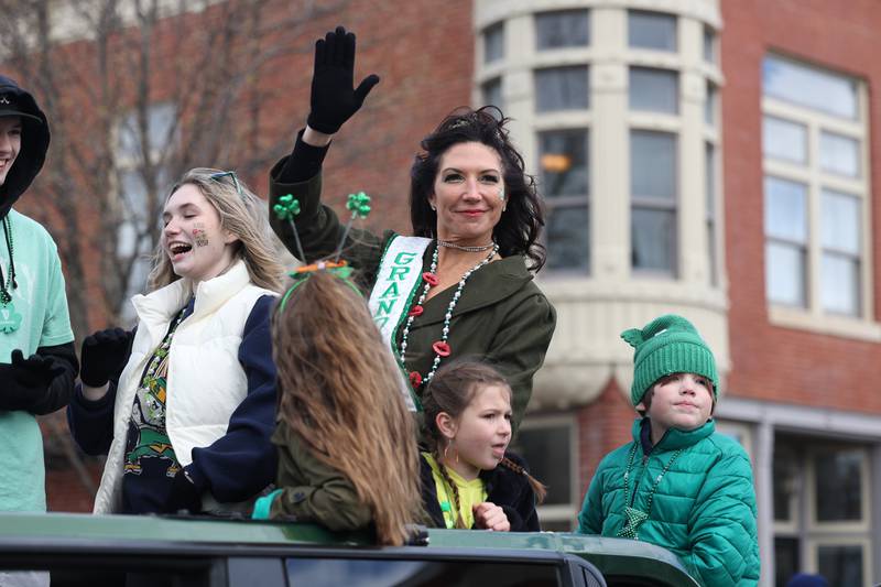 Plainfield Hometown Irish Parade Grand Marshall Jamie Lattell, owner of Moe Joe’s, waves to the crowd on Sunday, March 17, 2024 in Plainfield.