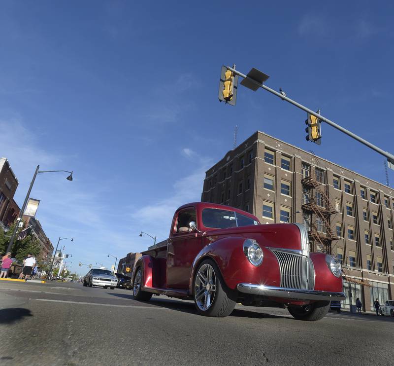 The parade of vehicles just kept on coming as hundreds of classic vehicles made their way down Main St during the annual Cruise Night Saturday in Streator.