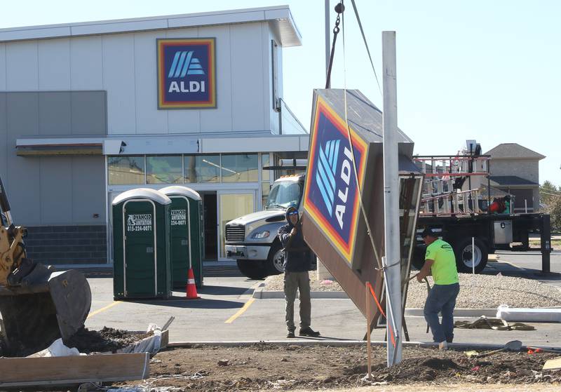 Crews from Doyle Signs, erect Aldi signs on the side of the new store located at the intersection of Backbone and North Main Street on Thursday, Oct. 9, 2025 in Princeton. The store is expected to open next month.