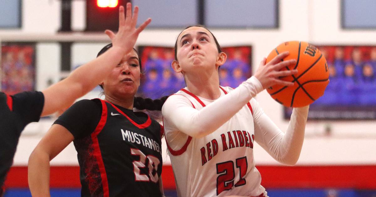 Photos: Huntley vs. Mundelein at Dundee-Crown in Komaromy Classic girls basketball